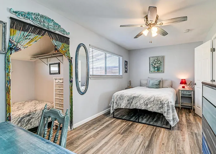 Updated Home 2 Mi To Beach In Crescent City!