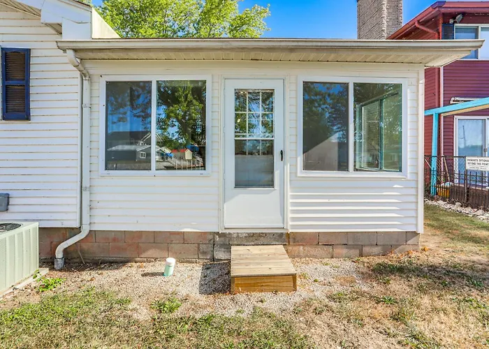 Waterfront Port Clinton Cottage: 5 Mi To Lake Erie