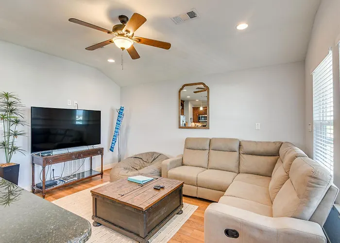 Galveston Coastal Retreat: 2 Mi To State Park!