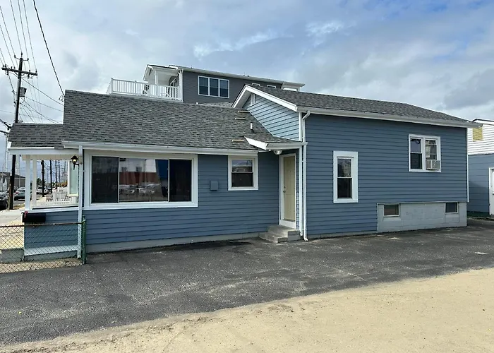 Newly Renovated 2 Bedroom House