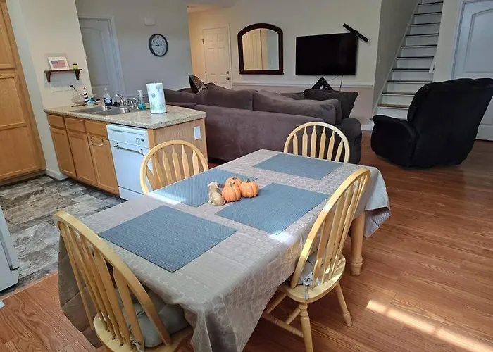 Work Group And Family Friendly! 3 Bedroom House With Screened In Porch