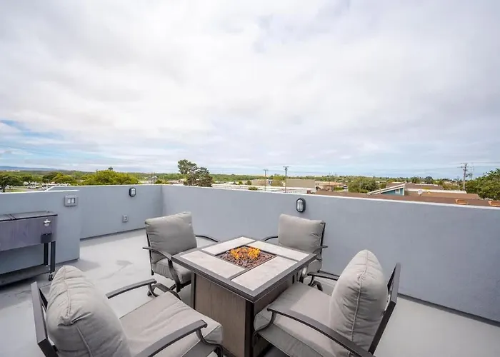 Rooftop Deck Game Room 11 Ppl