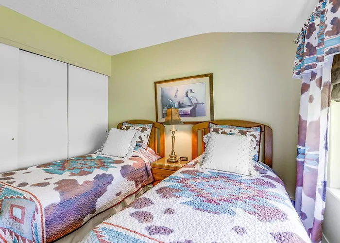 Carbondale Condo W/ Balcony & Golf Course Views!