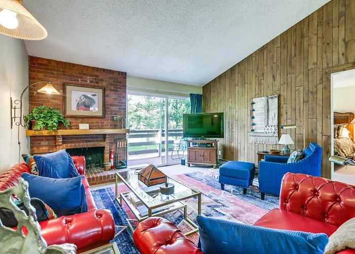 Carbondale Condo W/ Balcony & Golf Course Views!