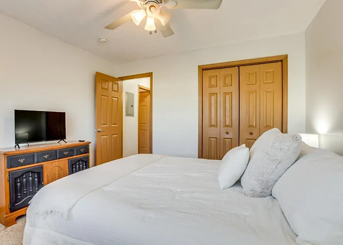 3 Mi To Wvu: Condo W/ Deck In Morgantown