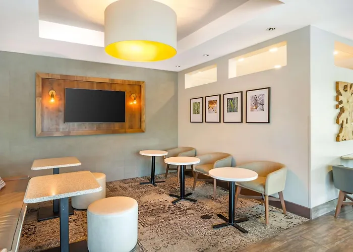 Best Western Plus Cotton Tree Inn