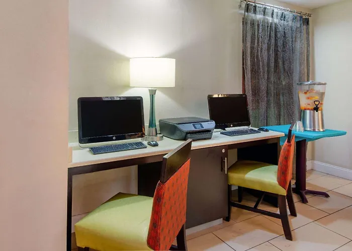 La Quinta By Wyndham Elkview - Charleston Ne