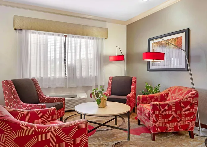 Best Western Plus Eagleridge Inn & Suites