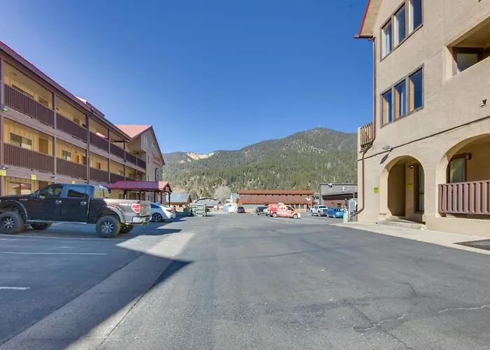 Ski-In Red River Retreat: Balcony, Mountain Views!