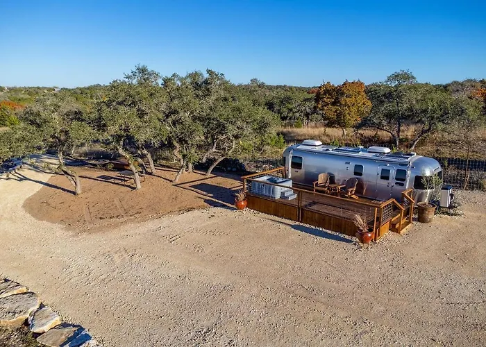 Airstream Getaway - Hot Tub & Fire Pit