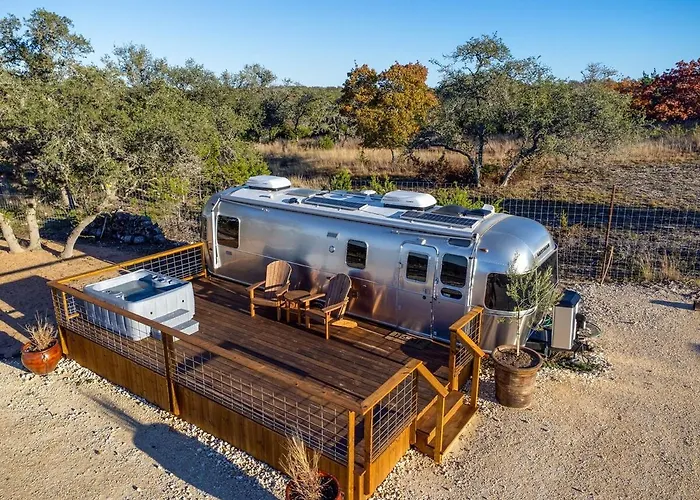 Airstream Getaway - Hot Tub & Fire Pit