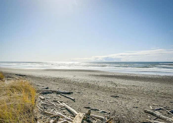 Westport Vacation Rental: Walk To Beach!