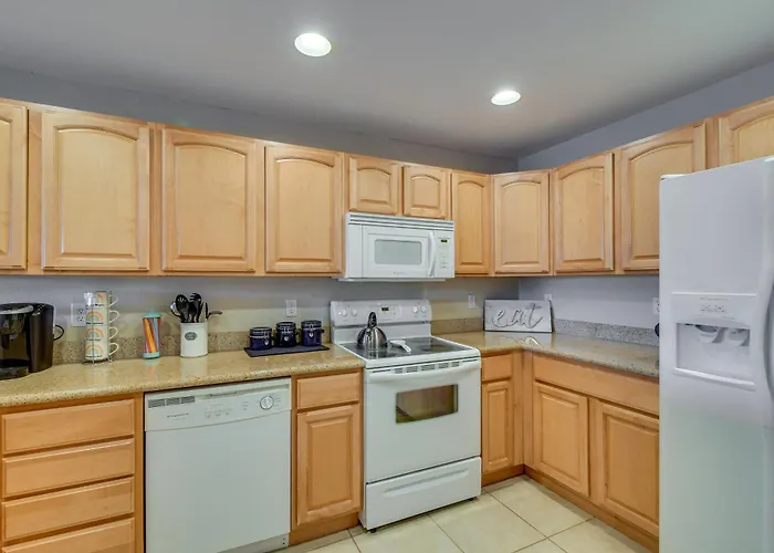 Westport Vacation Rental: Walk To Beach!