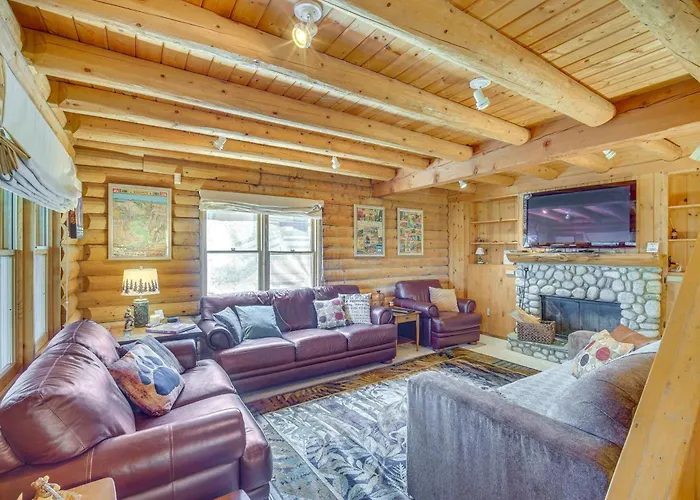 Crestline Area Vacation Rental Cabin W/ Decks!