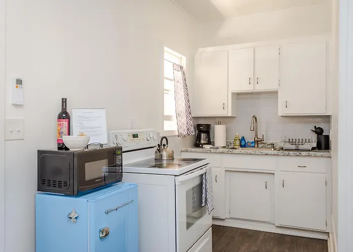 Solvang Bungalow B