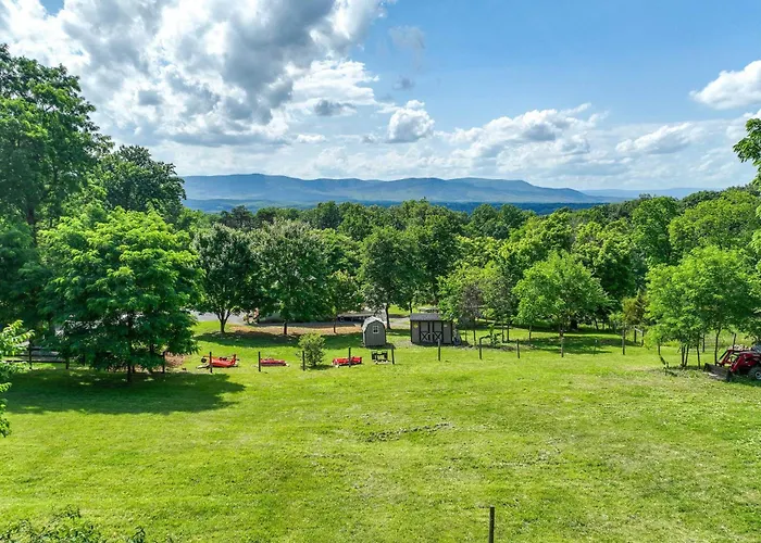 Front Royal Retreat On 3 Acres W/ Mtn Views!