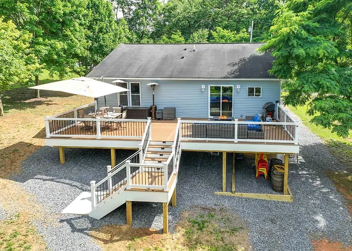 Front Royal Retreat On 3 Acres W/ Mtn Views!