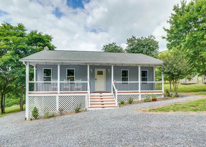 Front Royal Retreat On 3 Acres W/ Mtn Views!