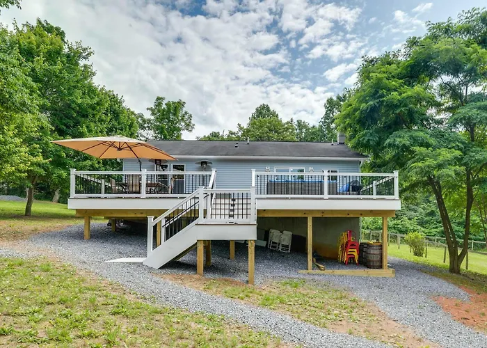Front Royal Retreat On 3 Acres W/ Mtn Views!