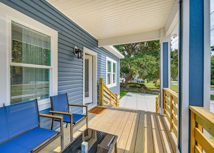 1 Mi To Dtwn Manteo: Dog-Friendly Home W/ Deck