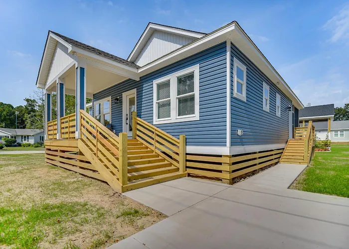 1 Mi To Dtwn Manteo: Dog-Friendly Home W/ Deck