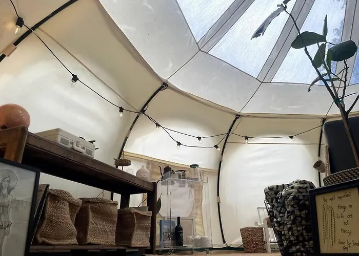 The Hideout - Stargazing Glamping Swim Oasis