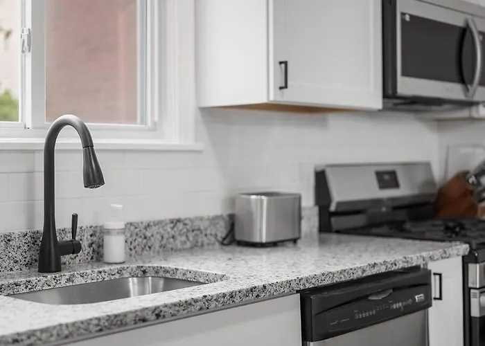 Bloomfield, Shadyside !2 Modern And Spacious Two Bedroom Apt With Free Parking