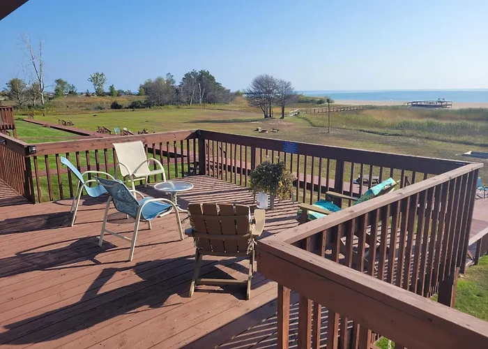 Carpe Diem 365 - Very Cute Lakefront Condo!