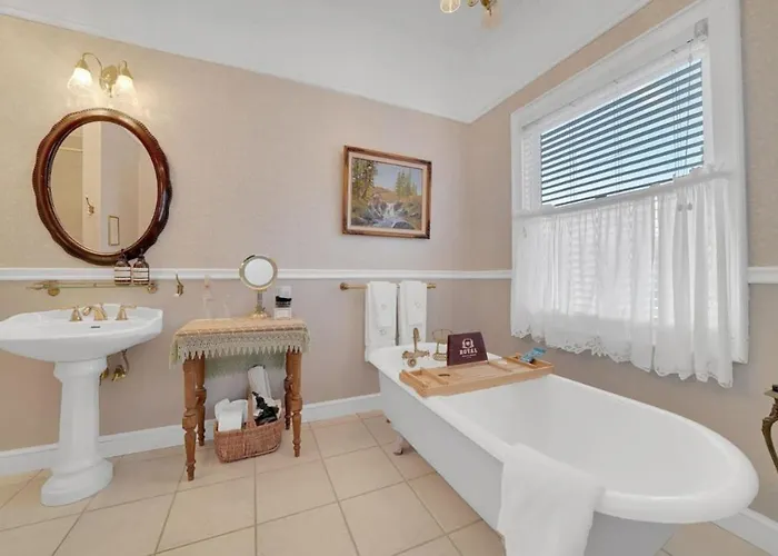 Romantic Victorian Getaway The Blue Room