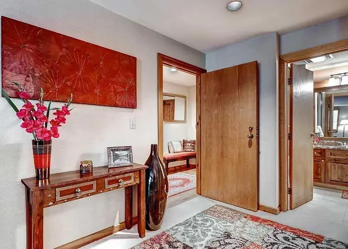 Kiva 336 By East West Hospitality
