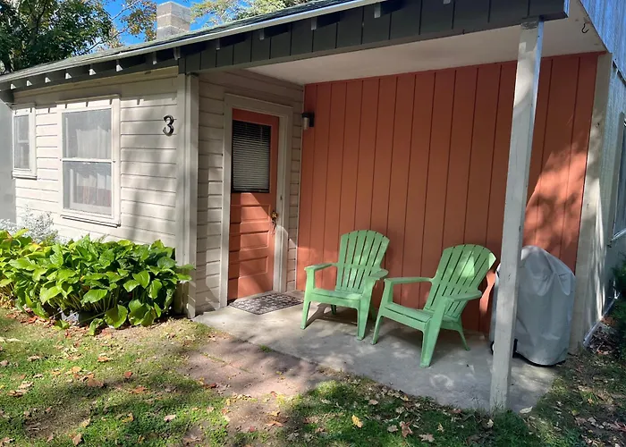 Sleeping Bear Riverside Cabins - Cabin 5