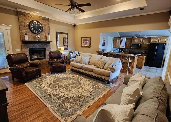 Magnificent Home, Game-Room, Close To Everything