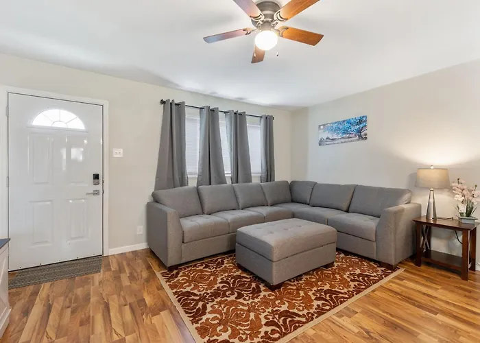 Charming Entire Ranch Home With Free Parking