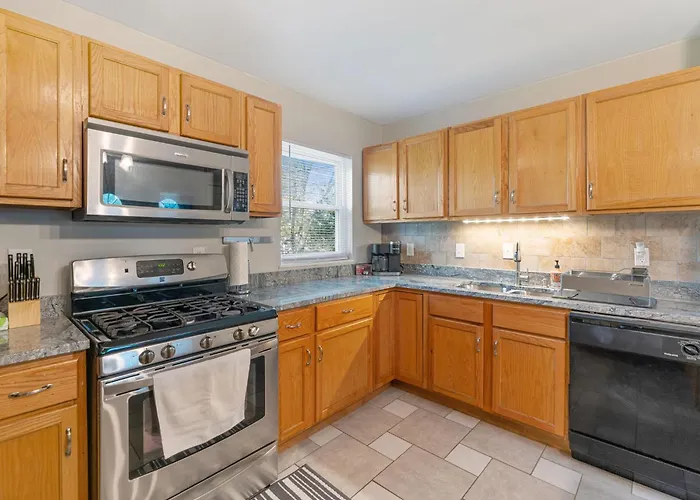 Charming Entire Ranch Home With Free Parking