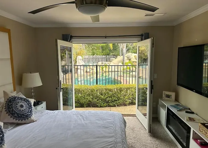 Oasis Private Entry Suite, Pool, Jacuzzi And More