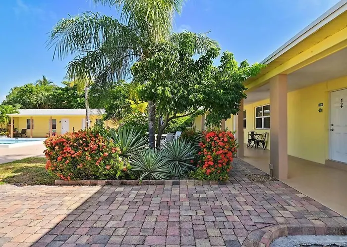 Lovely 1 Bedroom Steps From The Beach