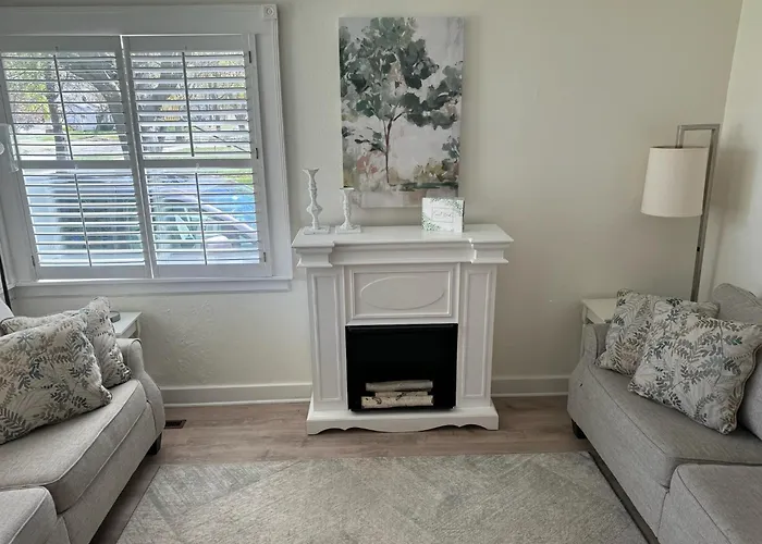Cozy Neutral Farmhouse, Coffee Provided, Relaxation Optional