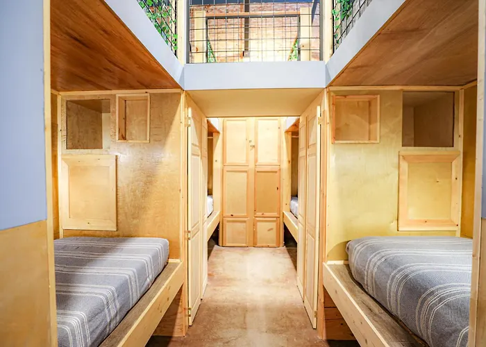 Social Stays - Downtown Santa Barbara Hostel