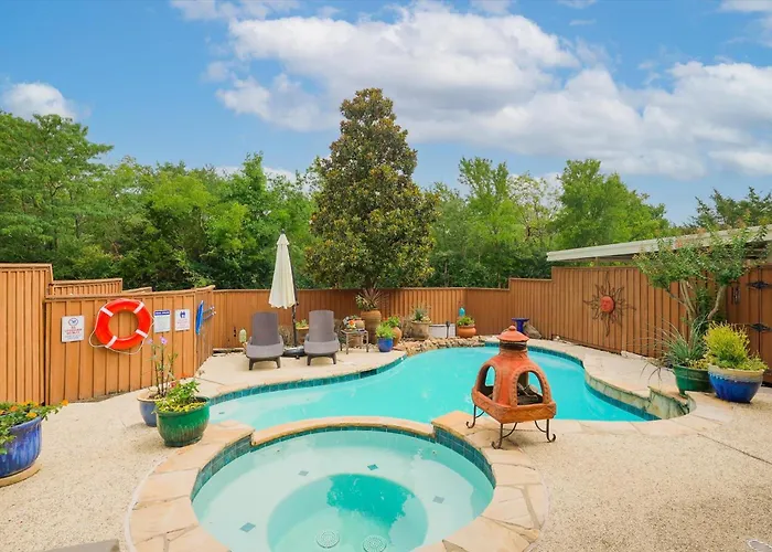 Luxurious Home W Cinema Room & Private Pool
