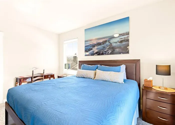 Seaside Waterfront Condo Walking To Downtown And Beach