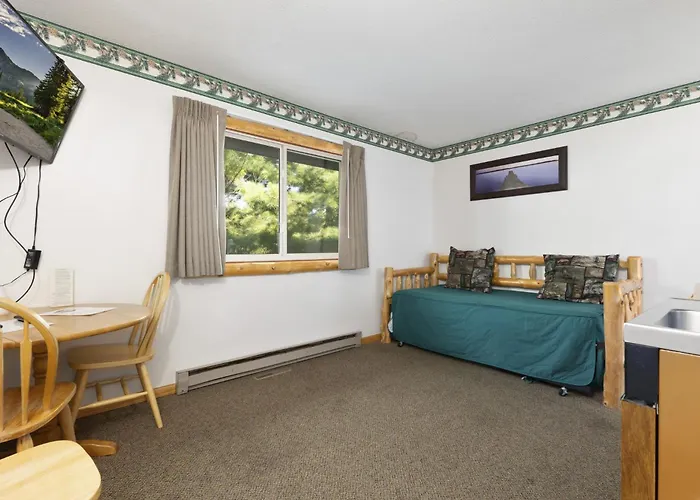 Pelican Lakes Motel