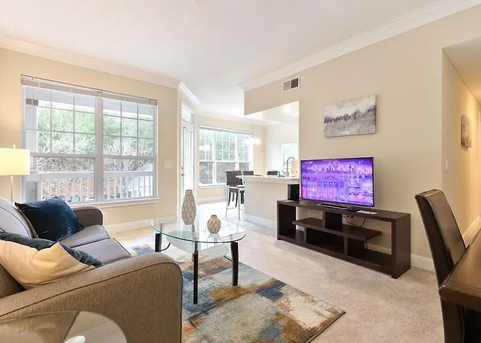 Spacious Apt With Private Balcony
