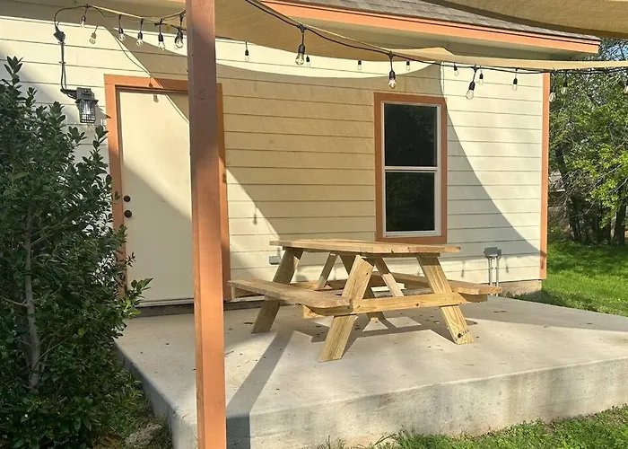 3 Bedroom House 5 Min Walk To Square