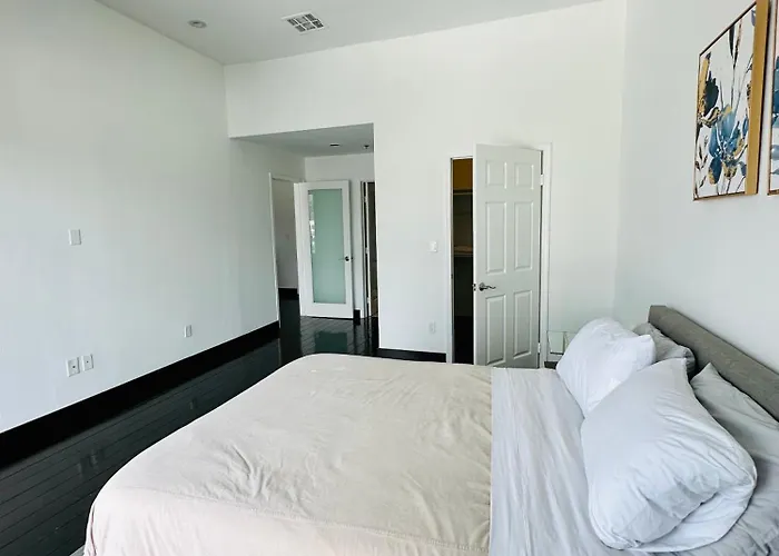 Cool Apartment In West Hollywood