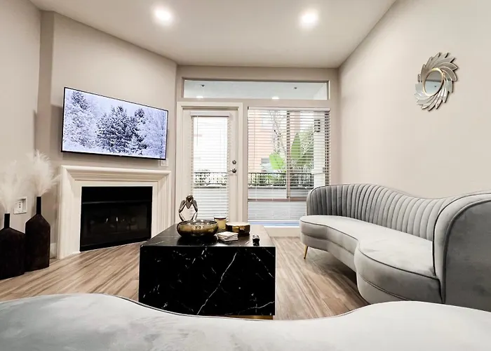 Modern Apartment In Trendy Area