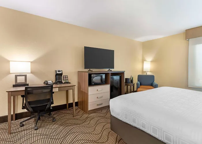 Best Western Plus Heritage Inn