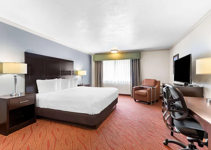 Best Western Plus Parkway Inn