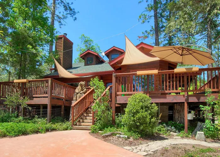 Willow Cove Lodge- 5 Bedrooms With A Hot Tub