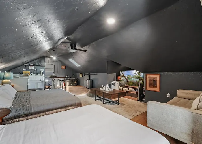 5Br Home 10 Mins Fair Park, Sleeps 14