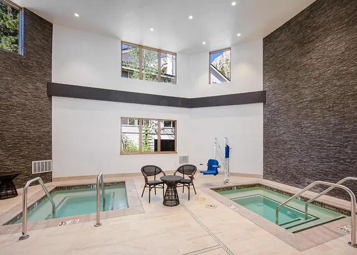 Palisades Tahoe Lodge Rentals Studio #203